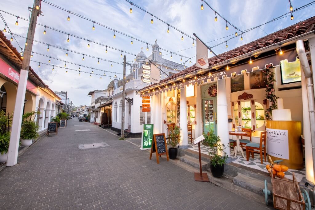 Boutique Shops & Cafes