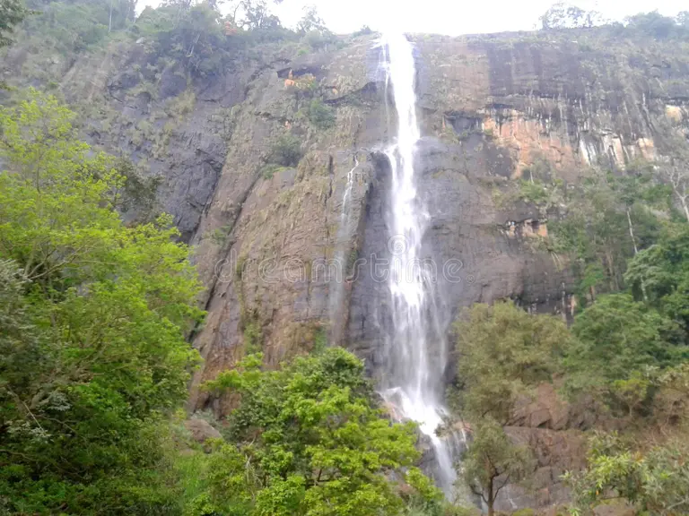 Diyaluma Falls